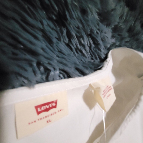 Puffy white blouse with Peter pan collar. - Picture 1 of 3